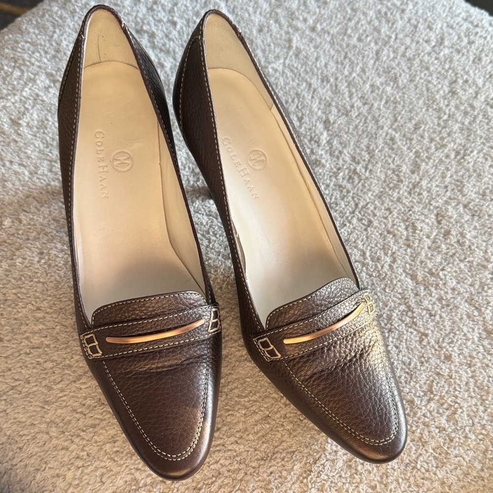 Cole Haan pebbled bronze leather loafer style heels. Metal bar accent Size 6 1/2 - Picture 2 of 6